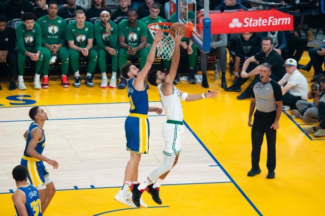 体育视频-【现场】上季总决赛再演 勇士主场金色翻腾力克劲敌