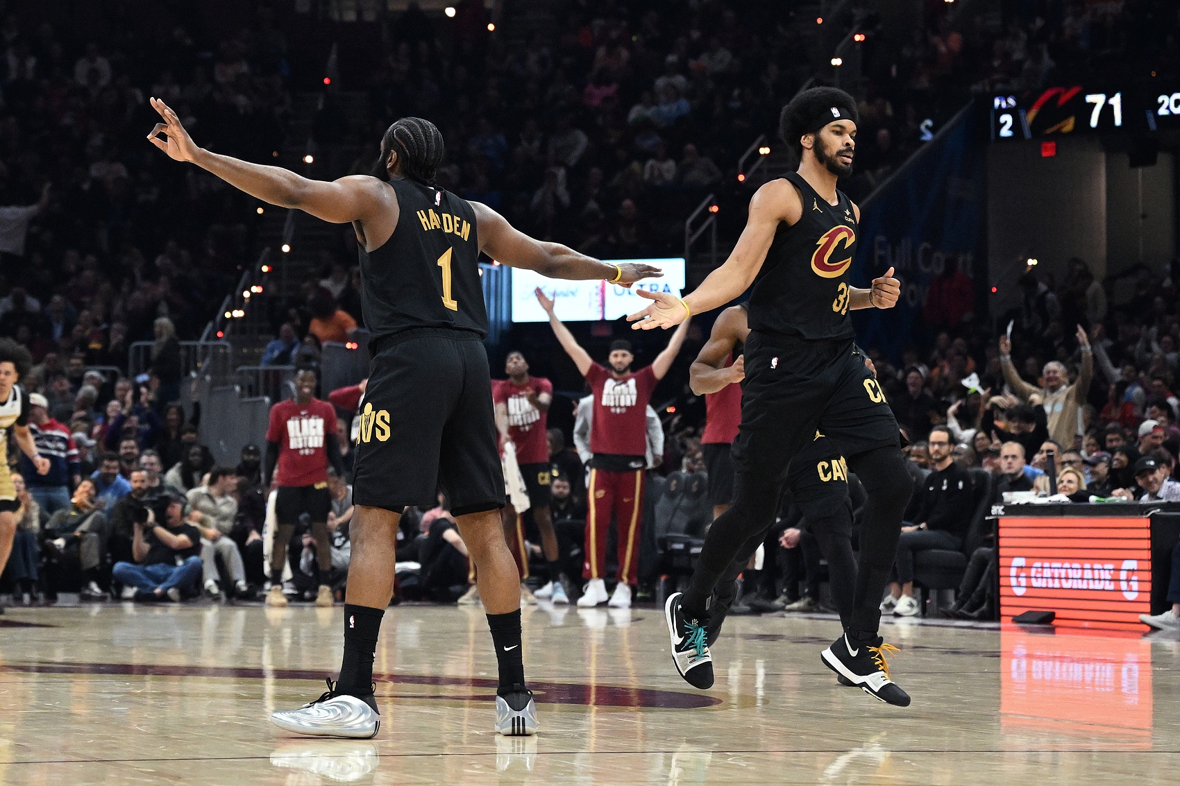 多端同步-厨神！哈登14助攻1/5挡拆烹满汉全席 柱石阿伦复出骑士实力提档